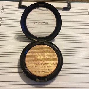 Beaming Blush Extra Dimen. Skinfinish Highlighter